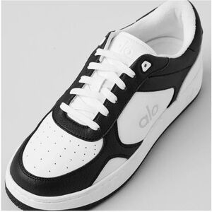 ALO Yoga Mens Recovery Black and White Sneakers 8.5